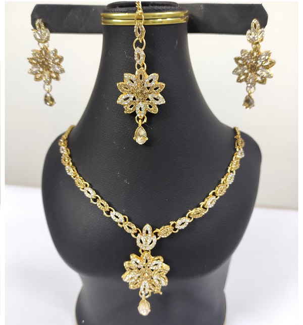Beautiful Zircon Necklace Set With Matha Patti & Earings (ZV:3078)