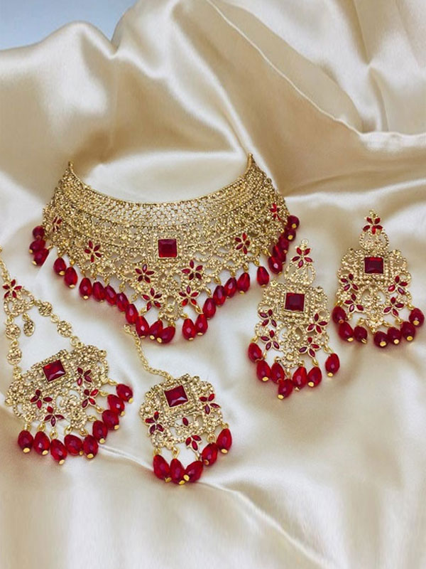 Maroon Pearl Golden Wedding Necklace Jewelry Set With Earrings, Jhumar And Teeka (ZV:20175)