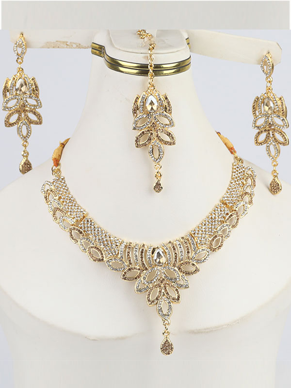 Stone Jewelry Set With Earring & Matha Patti  (ZV:1532)
